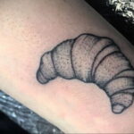 Фото татуировки круассан 05.06.2021 №129 - croissant tattoo - tatufoto.com