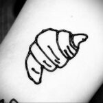 Фото татуировки круассан 05.06.2021 №130 - croissant tattoo - tatufoto.com