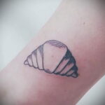 Фото татуировки круассан 05.06.2021 №134 - croissant tattoo - tatufoto.com