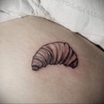 Фото татуировки круассан 05.06.2021 №140 - croissant tattoo - tatufoto.com
