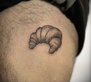 Фото татуировки круассан 05.06.2021 №141 - croissant tattoo - tatufoto.com