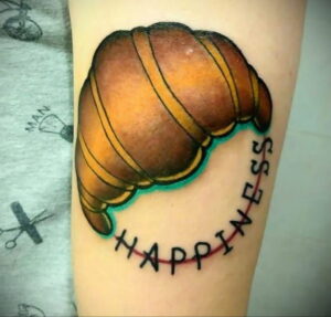 Фото татуировки круассан 05.06.2021 №143 - croissant tattoo - tatufoto.com