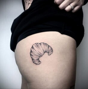 Фото татуировки круассан 05.06.2021 №144 - croissant tattoo - tatufoto.com