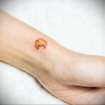 Фото татуировки круассан 05.06.2021 №148 - croissant tattoo - tatufoto.com