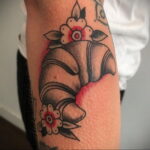 Фото татуировки круассан 05.06.2021 №152 - croissant tattoo - tatufoto.com