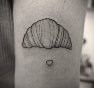Фото татуировки круассан 05.06.2021 №171 - croissant tattoo - tatufoto.com