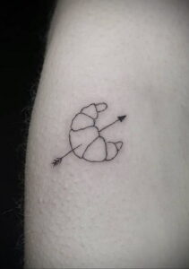 Фото татуировки круассан 05.06.2021 №172 - croissant tattoo - tatufoto.com