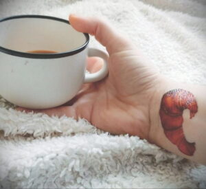 Фото татуировки круассан 05.06.2021 №177 - croissant tattoo - tatufoto.com