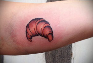 Фото татуировки круассан 05.06.2021 №181 - croissant tattoo - tatufoto.com