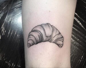Фото татуировки круассан 05.06.2021 №183 - croissant tattoo - tatufoto.com