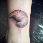 Фото татуировки круассан 05.06.2021 №186 - croissant tattoo - tatufoto.com