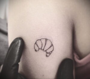 Фото татуировки круассан 05.06.2021 №187 - croissant tattoo - tatufoto.com