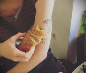 Фото татуировки круассан 05.06.2021 №188 - croissant tattoo - tatufoto.com