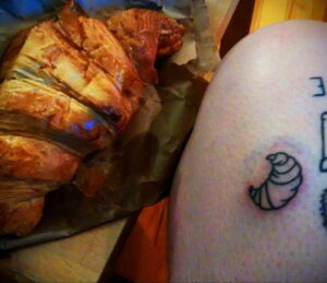 Фото татуировки круассан 05.06.2021 №194 - croissant tattoo - tatufoto.com