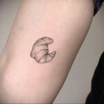 Фото татуировки круассан 05.06.2021 №203 - croissant tattoo - tatufoto.com
