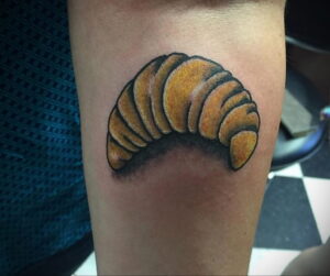Фото татуировки круассан 05.06.2021 №205 - croissant tattoo - tatufoto.com
