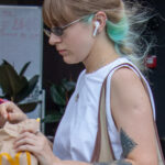 Фрагмент тату на левой руке девушки – Фото Уличная тату (street tattoo) № 13 – 27.06.2021 3