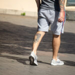 Фрагмент тату с черепом внизу левой ноги парня – Фото Уличная тату (street tattoo) № 13 – 27.06.2021 3