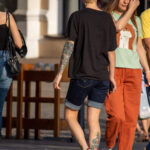 Цветная тату с маяком на правой ноге у девушки – Фото Уличная тату (street tattoo) № 13 – 27.06.2021 3