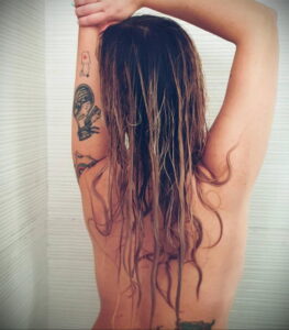 Фото Принятие душа с татуировкой 04.07.2021 №010 -Showering with a tattoo- tatufoto.com