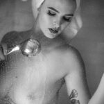 Фото Принятие душа с татуировкой 04.07.2021 №014 -Showering with a tattoo- tatufoto.com