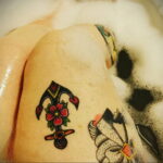 Фото Принятие душа с татуировкой 04.07.2021 №023 -Showering with a tattoo- tatufoto.com