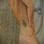 Фото Принятие душа с татуировкой 04.07.2021 №029 -Showering with a tattoo- tatufoto.com