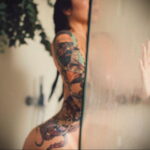 Фото Принятие душа с татуировкой 04.07.2021 №040 -Showering with a tattoo- tatufoto.com