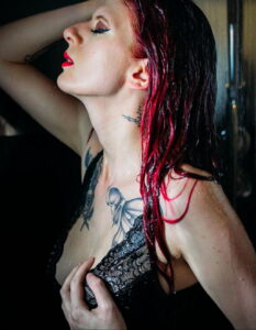 Фото Принятие душа с татуировкой 04.07.2021 №041 -Showering with a tattoo- tatufoto.com