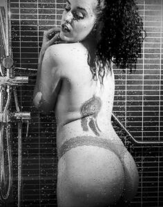 Фото Принятие душа с татуировкой 04.07.2021 №053 -Showering with a tattoo- tatufoto.com