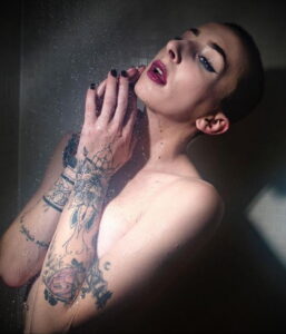 Фото Принятие душа с татуировкой 04.07.2021 №075 -Showering with a tattoo- tatufoto.com