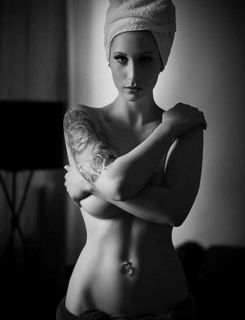 Фото Принятие душа с татуировкой 04.07.2021 №079 -Showering with a tattoo- tatufoto.com