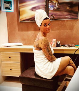 Фото Принятие душа с татуировкой 04.07.2021 №097 -Showering with a tattoo- tatufoto.com