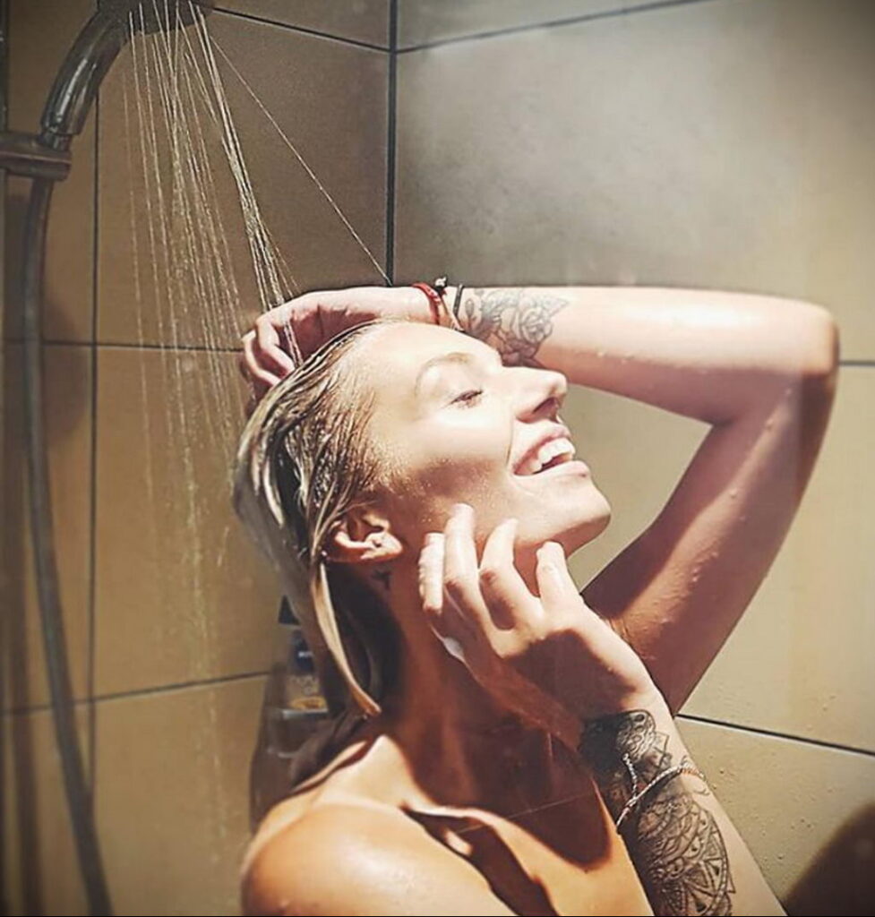 Фото Принятие душа с татуировкой 04.07.2021 №104 -Showering with a tattoo- tatufoto.com
