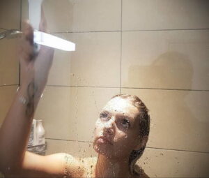 Фото Принятие душа с татуировкой 04.07.2021 №105 -Showering with a tattoo- tatufoto.com