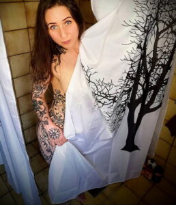 Фото Принятие душа с татуировкой 04.07.2021 №106 -Showering with a tattoo- tatufoto.com