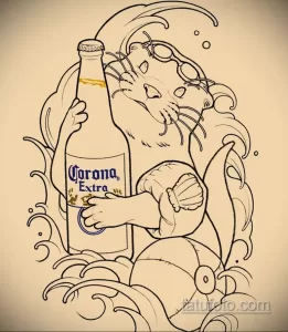 Фото тату выдры, держащей бутылку пива Corona на руке. Изображение выполнено в черно-белом графическом стиле.