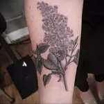 Фото рисунка тату с сиренью 23.07.2021 №276 - lilac tattoo - tatufoto.com