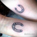 Фото рисунока тату с подковой 22.07.2021 №008 - drawing tattoo horseshoe - tatufoto.com