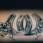 Фото рисунока тату с подковой 22.07.2021 №020 - drawing tattoo horseshoe - tatufoto.com