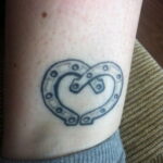 Фото рисунока тату с подковой 22.07.2021 №048 - drawing tattoo horseshoe - tatufoto.com