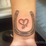 Фото рисунока тату с подковой 22.07.2021 №193 - drawing tattoo horseshoe - tatufoto.com