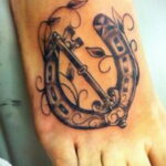 Фото рисунока тату с подковой 22.07.2021 №206 - drawing tattoo horseshoe - tatufoto.com