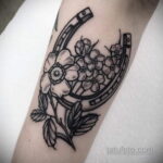 Фото рисунока тату с подковой 22.07.2021 №224 - drawing tattoo horseshoe - tatufoto.com