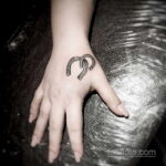 Фото рисунока тату с подковой 22.07.2021 №226 - drawing tattoo horseshoe - tatufoto.com