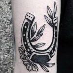 Фото рисунока тату с подковой 22.07.2021 №232 - drawing tattoo horseshoe - tatufoto.com