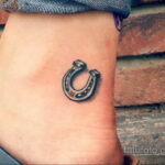 Фото рисунока тату с подковой 22.07.2021 №260 - drawing tattoo horseshoe - tatufoto.com