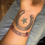 Фото рисунока тату с подковой 22.07.2021 №272 - drawing tattoo horseshoe - tatufoto.com