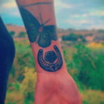 Фото рисунока тату с подковой 22.07.2021 №287 - drawing tattoo horseshoe - tatufoto.com