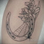 Фото рисунока тату с подковой 22.07.2021 №297 - drawing tattoo horseshoe - tatufoto.com